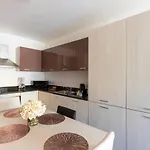High-end With Comfy Bed & Super Wifi By 360 Estates Apartment *