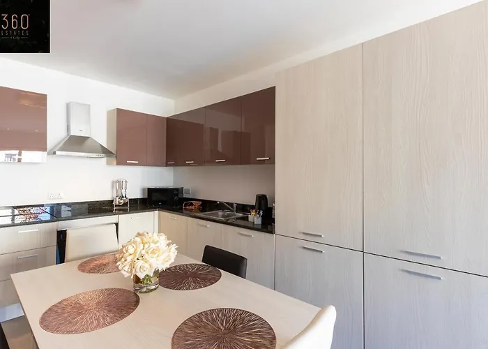 High-end With Comfy Bed & Super Wifi By 360 Estates Apartment *